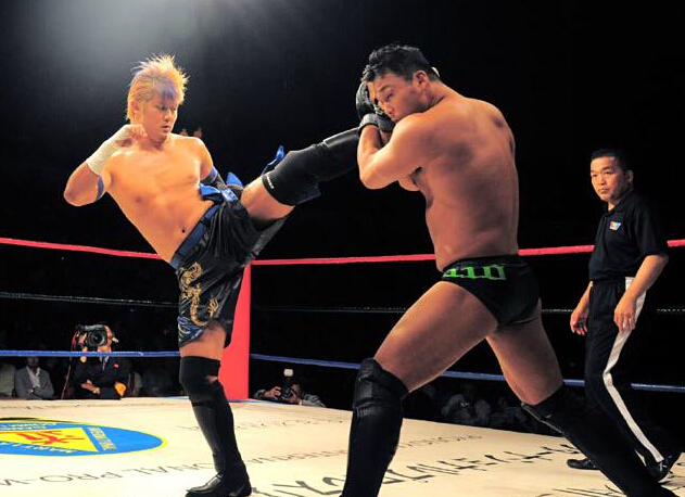 朝鲜国际职业摔跤赛开战 现场座无虚席(高清组图)”