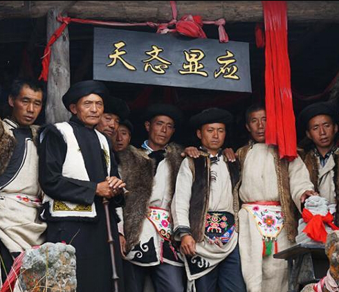 探访四川理县古羌族神秘的“白石祭””