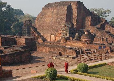 ��ɮ��ĸУ��ʱ��800�긴��ӭ����15��ѧ����