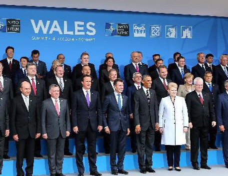 ��Լ�����Ӣ������ʿŦ���ؿ�Ļ��