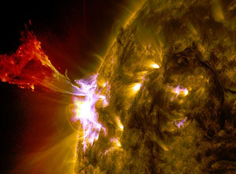 NASA����ʷ�������̫��ҫ��Ӱ�� ������ѳ�����ˮĸ(������ͼ)��