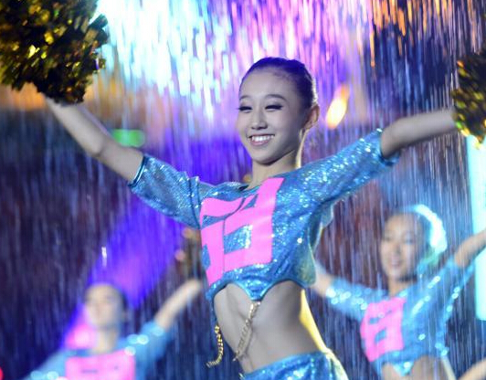 ����Ȫˮ��лĻ Ů��ˮ�л�����衱