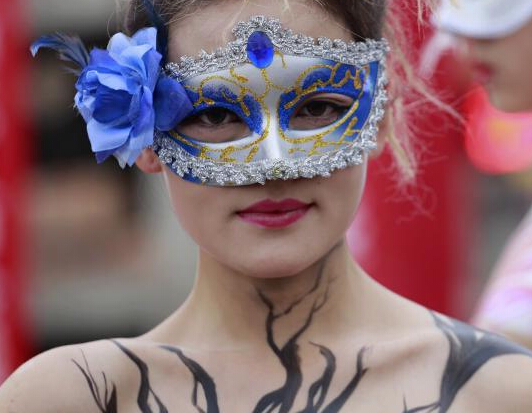 甘肃武威演绎人体彩绘秀迎中秋”