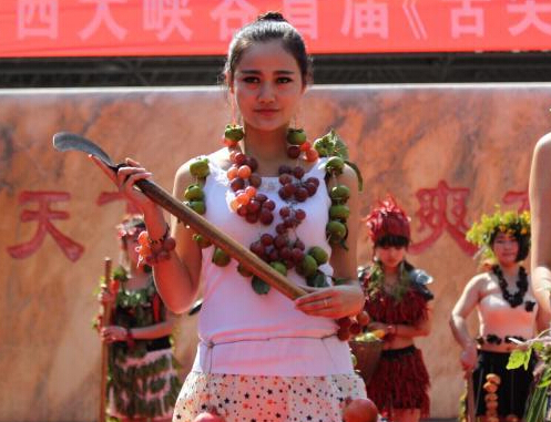 河南景区上演舌尖上的时装秀”