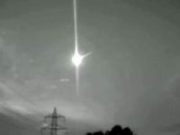 西班牙东部天空出现火流星 亮度超过满月(组图)”