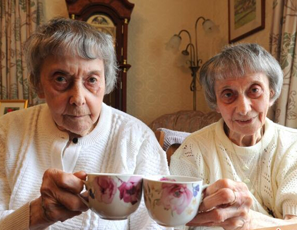 ˫��̥��������δ�� ͬ��ͬס90�ꡱ