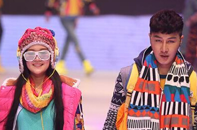 江苏举办国际服装节 模特轮番登场刮起时尚风”