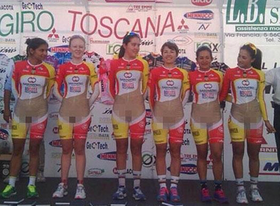 ���ױ���Ů���г��ֶӷ�������ס�