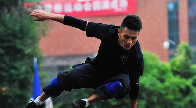 四川举办首届警察体育运动会”