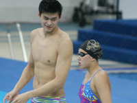 ����������ѵ������̸Ц Ӿ������̩��ͬ��(ͼ)��