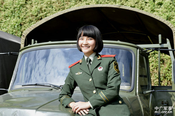 广东边防机动支队女兵中队14名退伍女兵参加了支队退役命令宣布大会