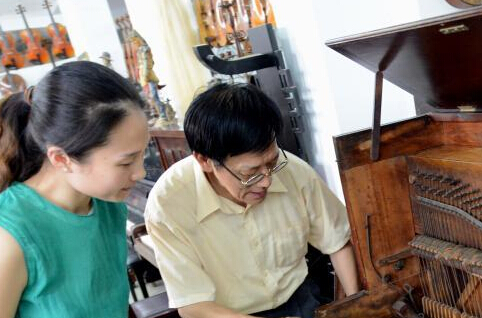 英国造“投币演奏钢琴”现福州”