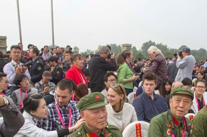 抗美援朝老兵参加2014平遥摄影展”