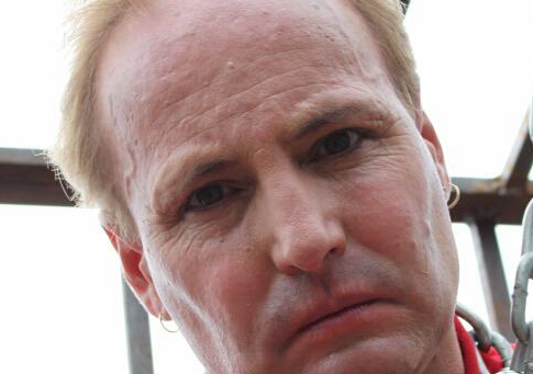 世界逃脱大师成功挑战极限逃生”