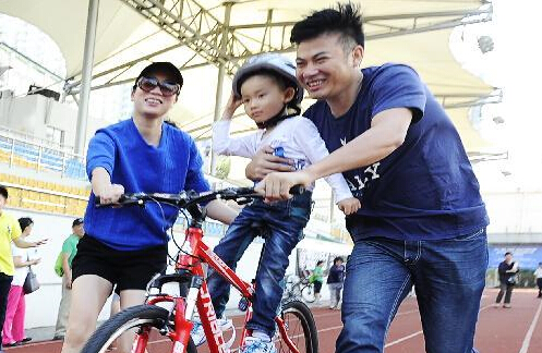 ��ɫ����ӭ���޳��ա�