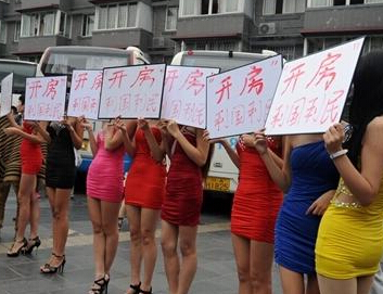 �ɶ���ͷ���Ը�Ů�� ������������������