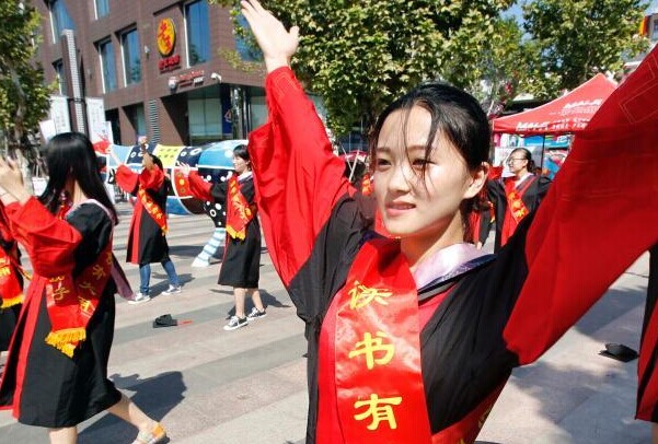 ��Ů��ͷ����ʿ�����㲥��� �걬�㳡�衱