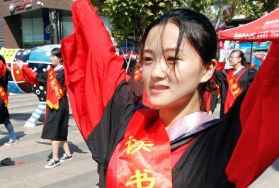 ��Ů��ͷ����ʿ�����㲥����걬�㳡�衱