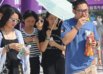 �������Ƿ���������� ��Ů����װ����С�