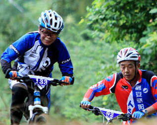 广西柳州千人骑行倡环保出行”