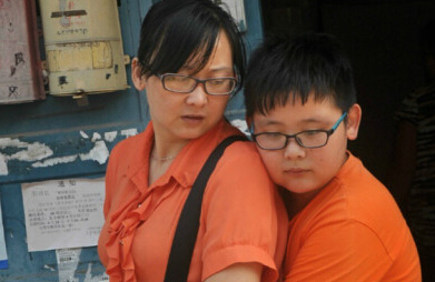 11岁男孩捐骨髓救白血病父亲 一个月增肥20斤”