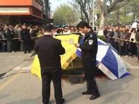 �齫������˿����� �ָ����ֽ��俳��(ͼ)��