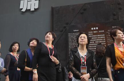 海外侨领参访南京大屠杀遇难同胞纪念馆”