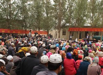 新疆莎车大宣讲引导群众远离宗教极端”