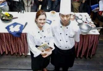 邦妮·怀特品味川西民俗 体验成都生活”