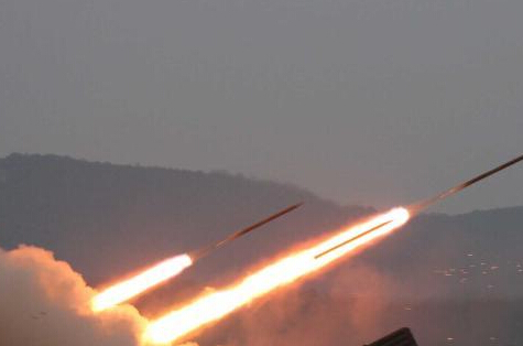 “火力-2014”演习 炮兵部队多种火炮实弹射击”