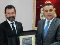 ������Ӱ�ǰ����˹����ͻ��˹�������νڰ佱�α���