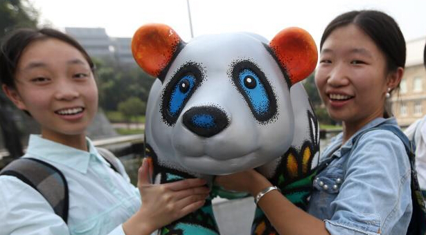 �׽�ʻ����è��������չ�߽��Ͼ���У��