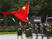 ��ͼ��������УŮ�����커���Ӿ����ı���