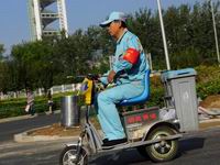 ʮһ���ټ����ڹ�����һ�ߵ��Ͷ���(��ͼ)��