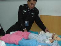 ͼƬ���£�ɽ���񾯰ְֺ͡��߶�С������