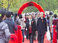 ����Բ��԰���С������ʮ�ꡱ�����䡱