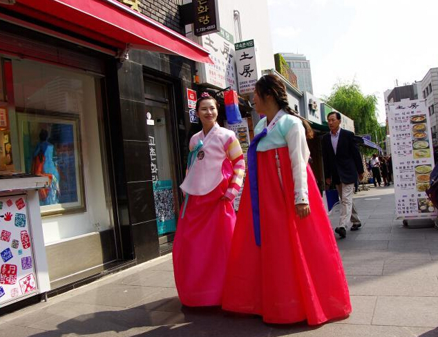 �׶����¶���ͳ�Ļ���չ������