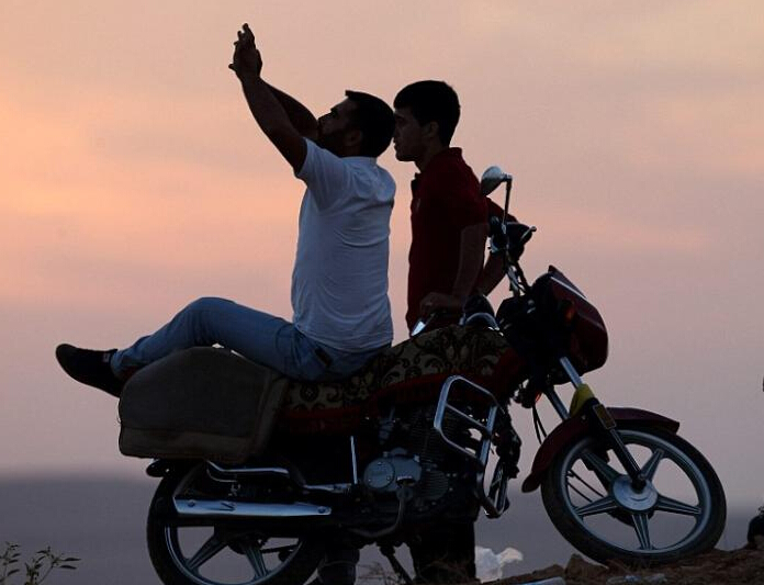 �����߾�����Զ��ս����С�