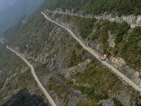 ������ʩ�����ڹҡ���·Ƕ���ա�