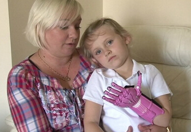 Ӣ��5��м�Ůͯ�ɹ���װ3D��ӡ���ơ�