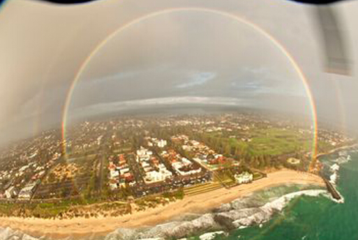 �Ĵ����������ȫԲ�βʺ硱