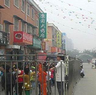 ����һ�׶�԰ѧ���ڳ��������١�