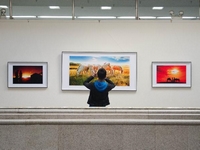 ��ɫ���ˡ������ֹ�����Ӱ���������鷨չ�����С�