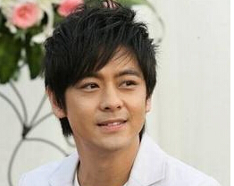 林志颖谢霆锋 明星车祸千万跑车被撞毁/图”