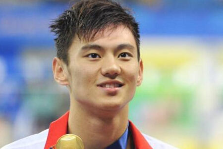 ������ѧ��Ӿ������ϴͷ ����ʱ����ˮ��͵͵�ޡ�