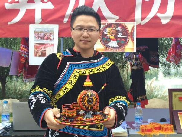 ���ϸ�У�������������š���ɫ���� ����������