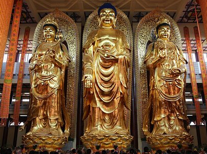 ����������ǰ�ｨ���л���һ������ʥ��������ɿ��⡱