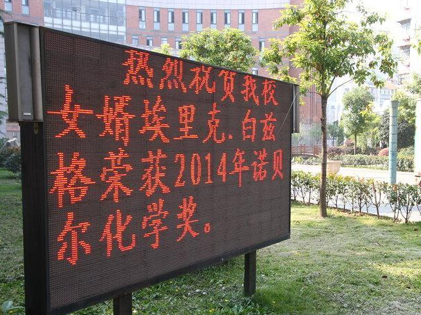 ŵ�������ǰ���Ů�� �������Ͷ�����һ�С�