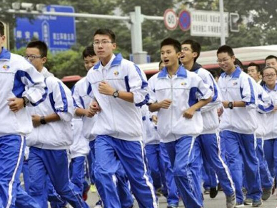 �ɶ�һ��ѧ��������600������ܱ�ҵ��