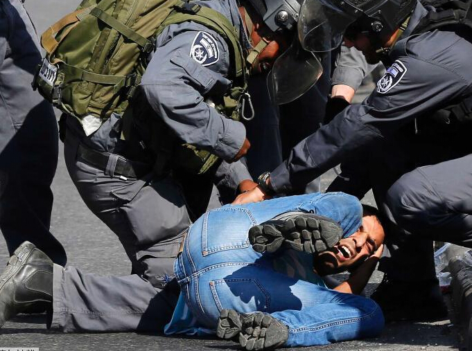 ����˹̹���ڿ�����̫�οͽ���ʥ��ɽ �뾯����ͻ��